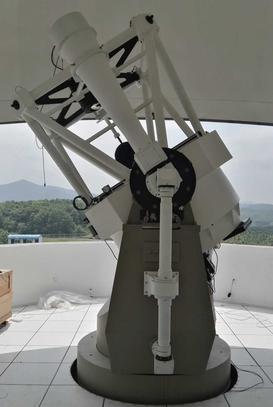 1.2米空間碎片探測與衛(wèi)星激光測距望遠(yuǎn)鏡